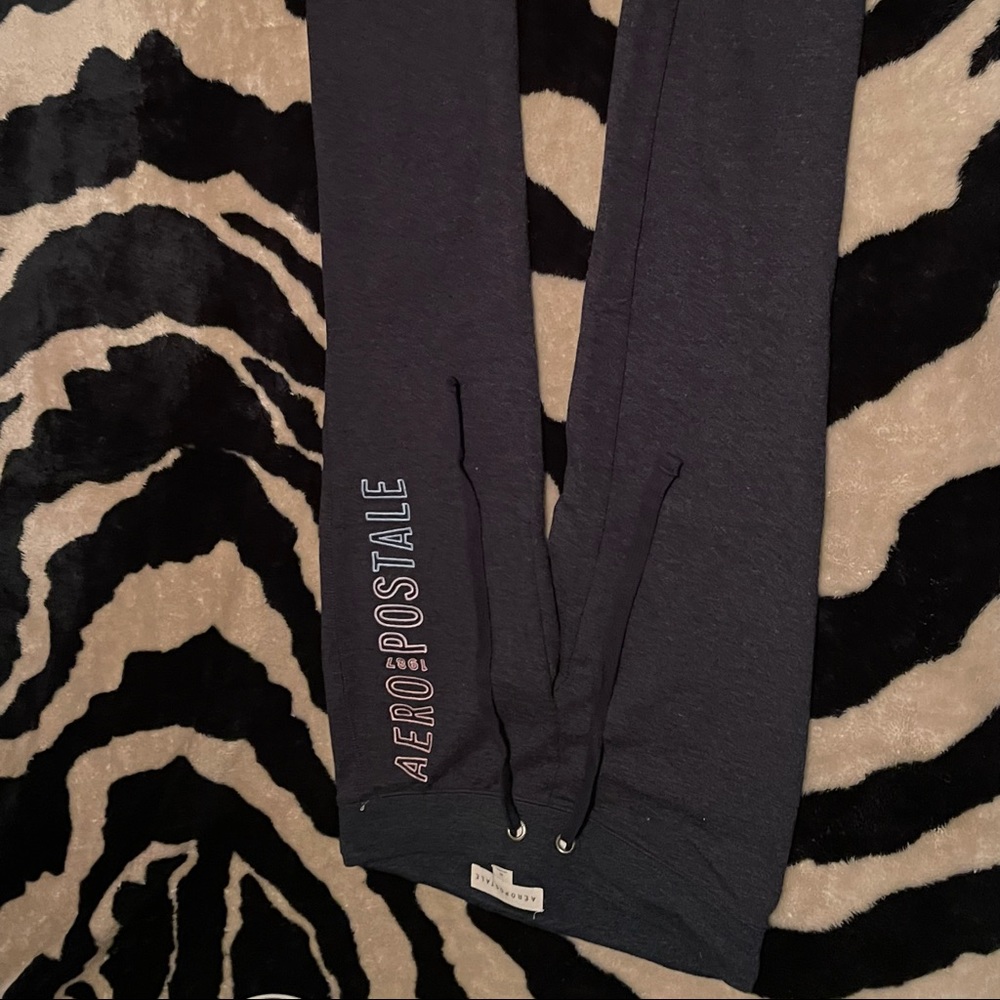 I sell pants for $10. Vendo pantalones a $10.